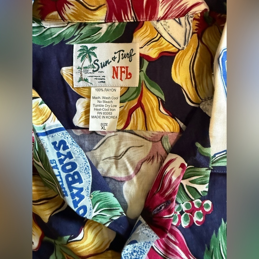 Reyn Spooner Dallas Cowboys Hawaiian Hibiscus Shirt - Picture 4 of 6
